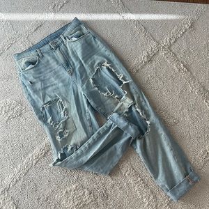 Urban outfitters 29W mom high-rise jeans!